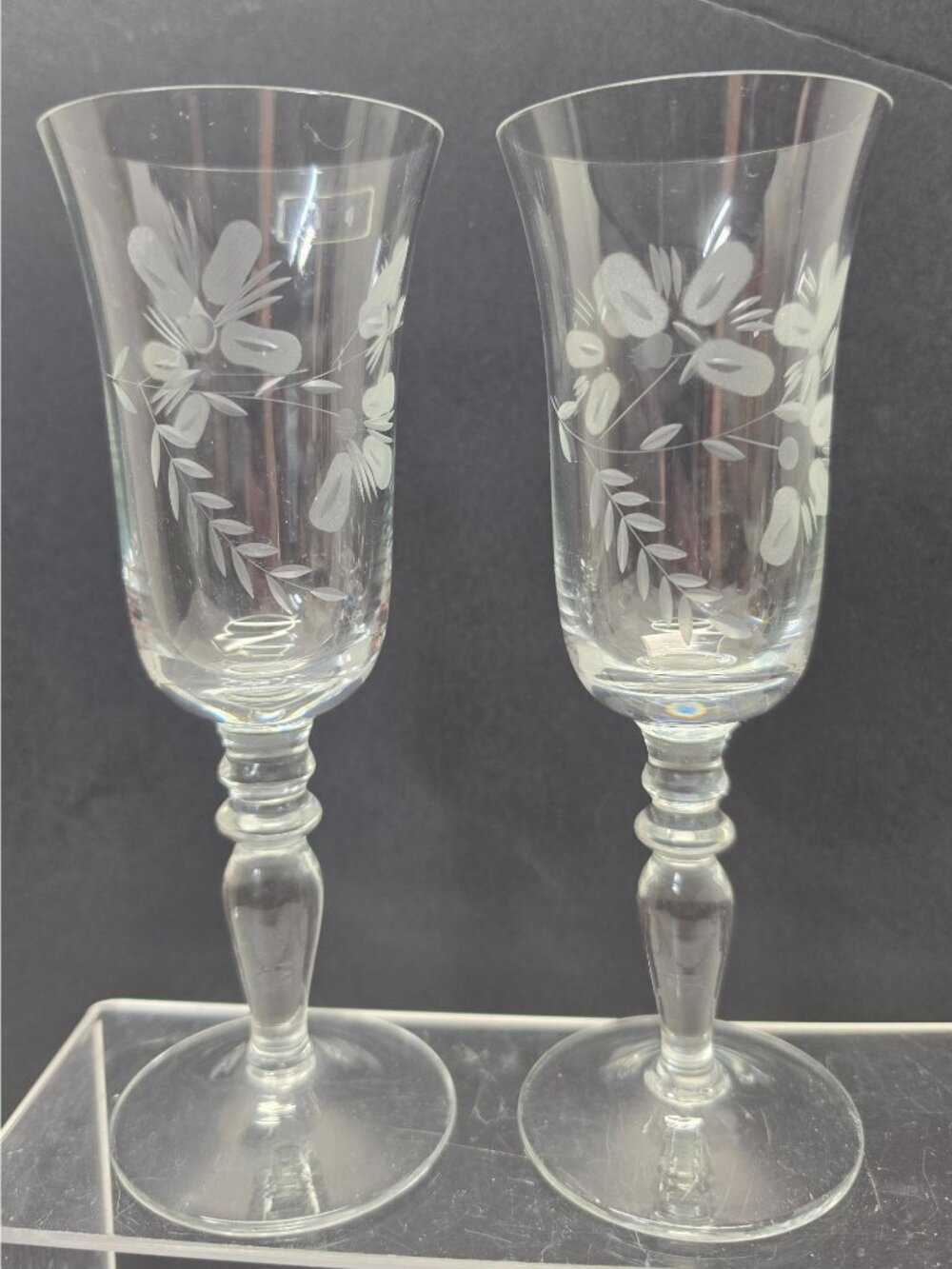 Vintage Toscany Etched Floral Crystal Wine Glasses Goblets 7.5" Pair Romania